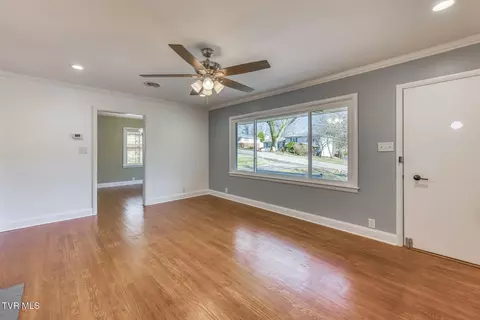 Living - 1140 Foxcroft Road Bristol Va 24201, Bristol, VA 24201 photo 5 of 5