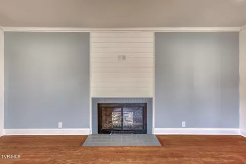 Living - 1140 Foxcroft Road Bristol Va 24201, Bristol, VA 24201 photo 4 of 5