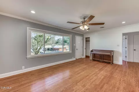 Living - 1140 Foxcroft Road Bristol Va 24201, Bristol, VA 24201 photo 2 of 5