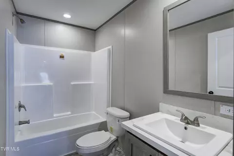 Bath - 206 Florida Avenue Erwin Tn 37650, Erwin, TN 37650 photo 1 of 5