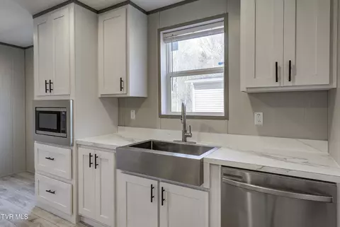 Kitchen - 206 Florida Avenue Erwin Tn 37650, Erwin, TN 37650 photo 6 of 6