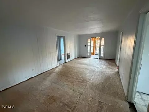 Living - 1169 Valley Drive Bristol Va 24201, Bristol, VA 24201 photo 2 of 2