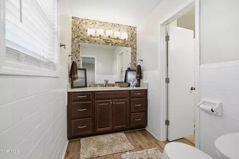 Bath - 233 Mark Drive Gray Tn 37615, Gray, TN 37615 photo 2 of 4