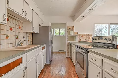 Kitchen - 211 Sunny Hill Court Fall Branch Tn 37656, Fall Branch, TN 37656 photo 2 of 3