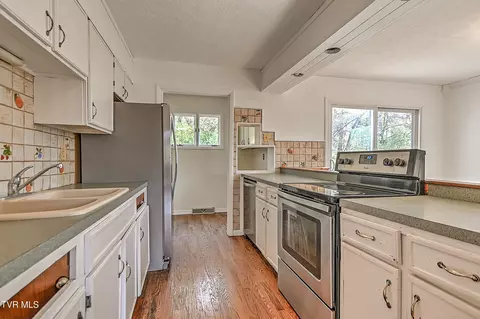 Kitchen - 211 Sunny Hill Court Fall Branch Tn 37656, Fall Branch, TN 37656 photo 3 of 3