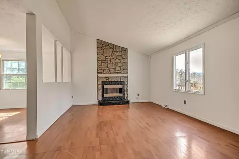 Living - 211 Sunny Hill Court Fall Branch Tn 37656, Fall Branch, TN 37656 photo 3 of 5