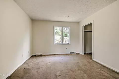 Bedroom - 211 Sunny Hill Court Fall Branch Tn 37656, Fall Branch, TN 37656 photo 2 of 10