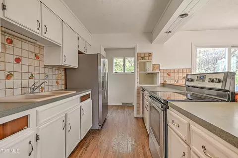 Kitchen - 211 Sunny Hill Court Fall Branch Tn 37656, Fall Branch, TN 37656 photo 1 of 3