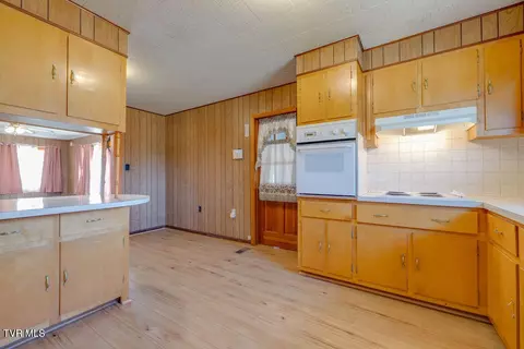 Kitchen - 270 Roberts Lane Erwin Tn 37650, Erwin, TN 37650 photo 4 of 6