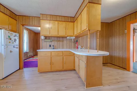 Kitchen - 270 Roberts Lane Erwin Tn 37650, Erwin, TN 37650 photo 2 of 6