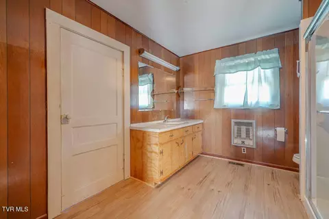 Bath - 270 Roberts Lane Erwin Tn 37650, Erwin, TN 37650 photo 1 of 4