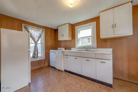 Kitchen - 270 Roberts Lane Erwin Tn 37650, Erwin, TN 37650 photo 5 of 6