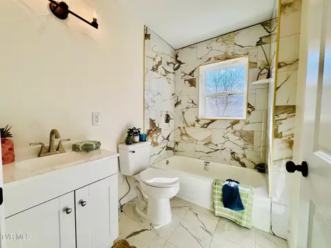 Bath - 610 Washington Street Erwin Tn 37650, Erwin, TN 37650 photo 5 of 5