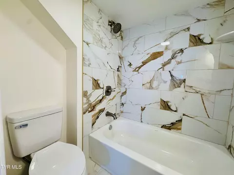 Bath - 610 Washington Street Erwin Tn 37650, Erwin, TN 37650 photo 4 of 5