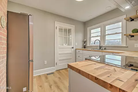 Kitchen - 206 E Central Bristol Tn 37620, Bristol, TN 37620 photo 1 of 4