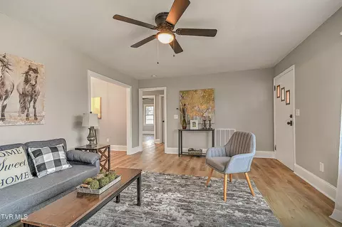 Living - 206 E Central Bristol Tn 37620, Bristol, TN 37620 photo 1 of 2