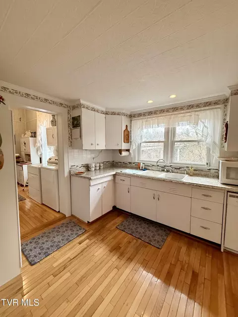 Kitchen - 720 E Front Street Coeburn Va 24230, Coeburn, VA 24230 photo 1 of 4