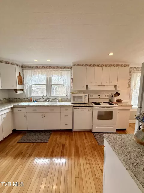 Kitchen - 720 E Front Street Coeburn Va 24230, Coeburn, VA 24230 photo 2 of 4