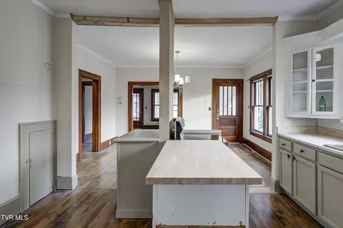 Kitchen - 1027 N Elm Avenue Erwin Tn 37650, Erwin, TN 37650 photo 3 of 5