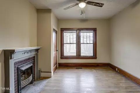Living - 1027 N Elm Avenue Erwin Tn 37650, Erwin, TN 37650 photo 4 of 4