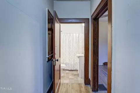 Entry Way - 1027 N Elm Avenue Erwin Tn 37650, Erwin, TN 37650 photo 2 of 2