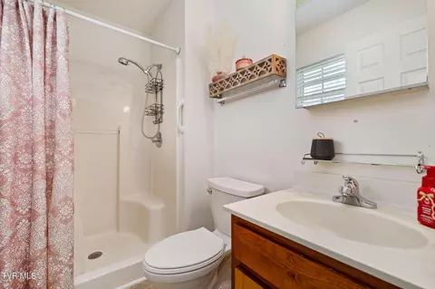 Bath - 605 Old Snapps Ferry Road Chuckey Tn 37641, Chuckey, TN 37641 photo 2 of 2