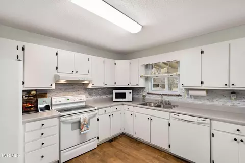 Kitchen - 605 Old Snapps Ferry Road Chuckey Tn 37641, Chuckey, TN 37641 photo 2 of 3