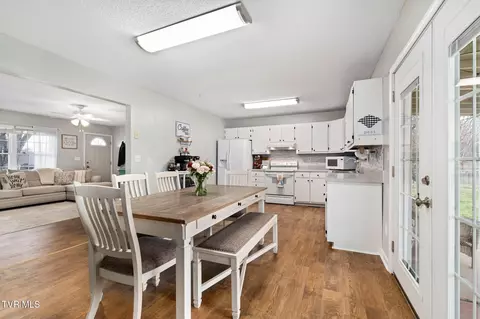 Dining - 605 Old Snapps Ferry Road Chuckey Tn 37641, Chuckey, TN 37641 photo 2 of 2