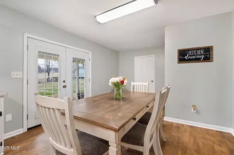 Dining - 605 Old Snapps Ferry Road Chuckey Tn 37641, Chuckey, TN 37641 photo 1 of 2