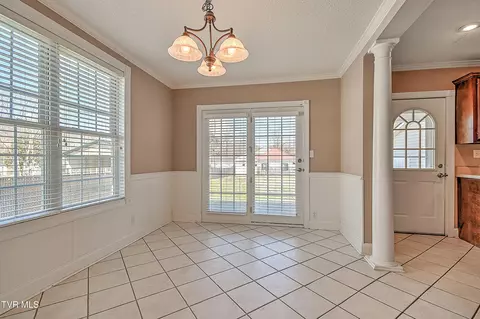 Dining - 429 Love Street Erwin Tn 37650, Erwin, TN 37650 photo 2 of 2