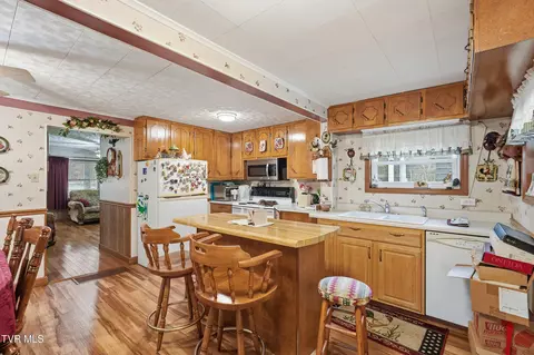 Kitchen - 11413 Lyons Fork Coeburn Va 24230, Coeburn, VA 24230 photo 2 of 3