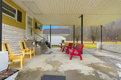 Exterior - 11413 Lyons Fork Coeburn Va 24230, Coeburn, VA 24230 photo 6 of 8