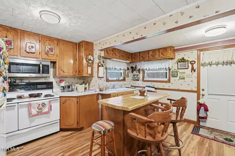 Kitchen - 11413 Lyons Fork Coeburn Va 24230, Coeburn, VA 24230 photo 1 of 3