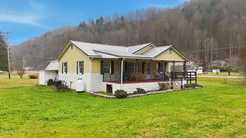 Exterior - 11413 Lyons Fork Coeburn Va 24230, Coeburn, VA 24230 photo 1 of 8