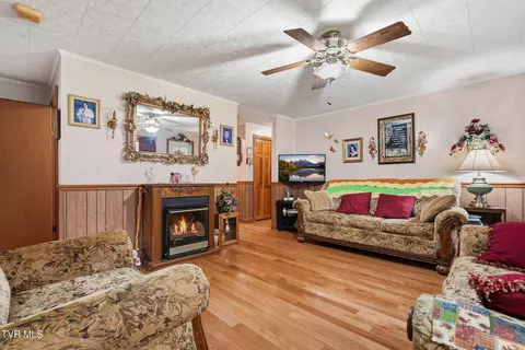 Living - 11413 Lyons Fork Coeburn Va 24230, Coeburn, VA 24230 photo 3 of 3
