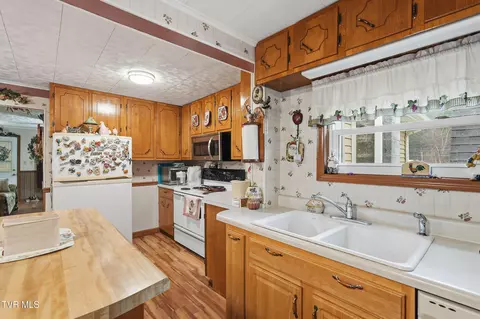 Kitchen - 11413 Lyons Fork Coeburn Va 24230, Coeburn, VA 24230 photo 3 of 3