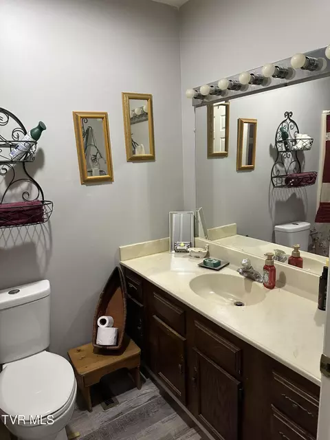 Bath - 1012 Mountainview Road Erwin Tn 37650, Erwin, TN 37650 photo 1 of 4