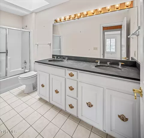 Bath - 121 Queensgate Bristol Tn 37620, Bristol, TN 37620 photo 5 of 5