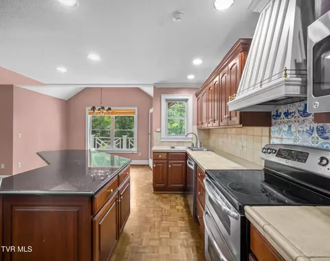 Kitchen - 121 Queensgate Bristol Tn 37620, Bristol, TN 37620 photo 1 of 2