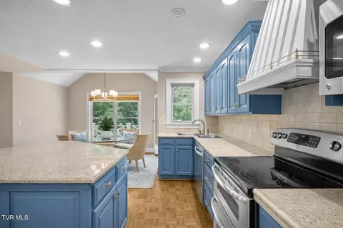 Kitchen - 121 Queensgate Bristol Tn 37620, Bristol, TN 37620 photo 2 of 2