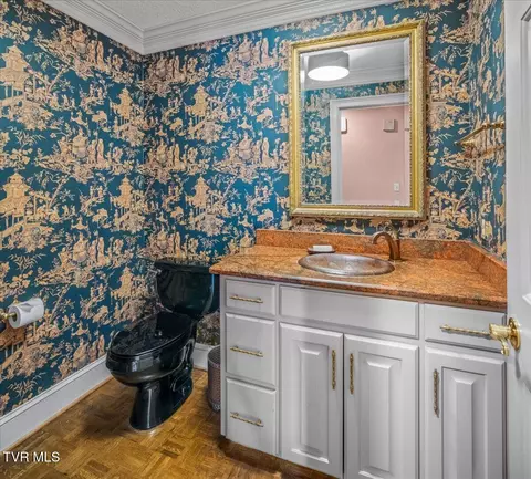 Bath - 121 Queensgate Bristol Tn 37620, Bristol, TN 37620 photo 1 of 5