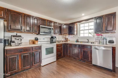 Kitchen - 510 Ebenezer Loop Chuckey Tn 37641, Chuckey, TN 37641 photo 2 of 3