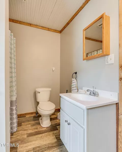 Bath - 121 Coleman Road Hampton Tn 37658, Hampton, TN 37658 photo 1 of 1