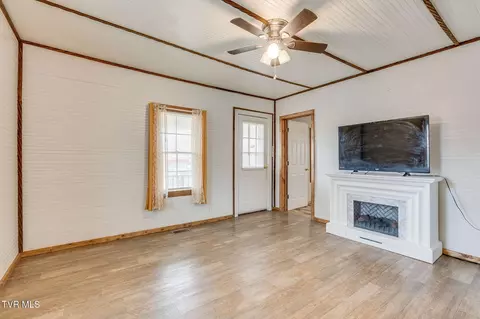 Living - 121 Coleman Road Hampton Tn 37658, Hampton, TN 37658 photo 3 of 4