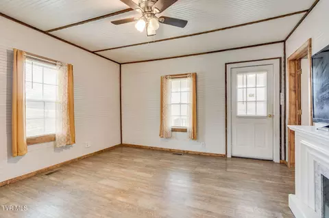 Living - 121 Coleman Road Hampton Tn 37658, Hampton, TN 37658 photo 2 of 4