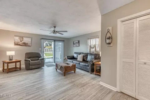 Living - 916 Clark Street Bristol Va 24201, Bristol, VA 24201 photo 1 of 3