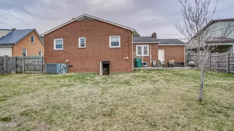 Exterior - 235 S Mohawk Drive Erwin Tn 37650, Erwin, TN 37650 photo 2 of 4