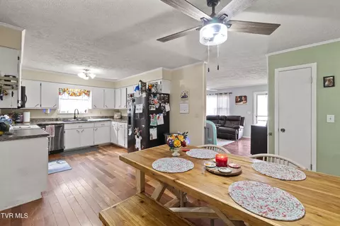 Dining - 119 Mccartt Loop Chuckey Tn 37641, Chuckey, TN 37641 photo 2 of 3