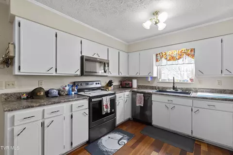 Kitchen - 119 Mccartt Loop Chuckey Tn 37641, Chuckey, TN 37641 photo 3 of 3