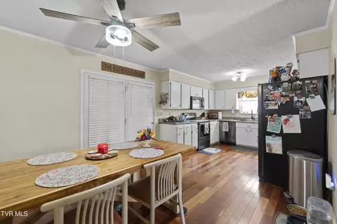 Dining - 119 Mccartt Loop Chuckey Tn 37641, Chuckey, TN 37641 photo 1 of 3